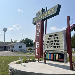 سانت إيغناس Cedars Motel Exterior photo