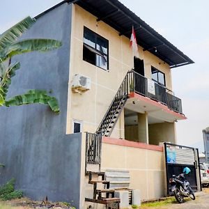 فندق Oyo Life 92922 Kost Bu Mala 1 Syariah باسوروان Exterior photo