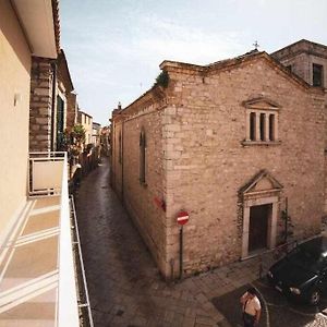 فينوسا Le Dimore Degli Artisti Vico Mercatello Exterior photo