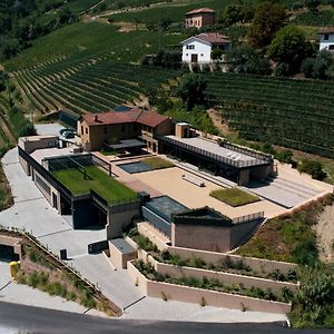 مبيت وإفطار La Foresteria Del Castello - Monforte dʼAlba Exterior photo