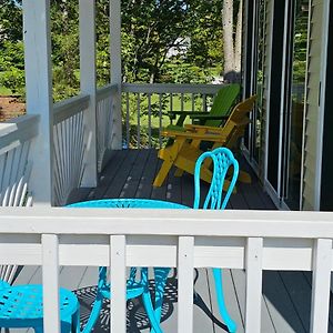 Madison Tree-Top Lake-Front Cottage Exterior photo