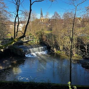 شقة Cascade Au Fond Du Jardin La Bazoche-Gouet Exterior photo