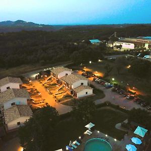 سورانو Isa - Residence With Swimming Pool In Sorano, Apartments With Air Conditioning And Private Outdoor Area Exterior photo