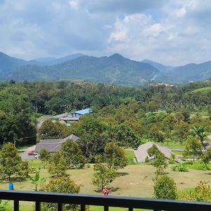 Kerling Villa With Titiwangsa Hill View Exterior photo