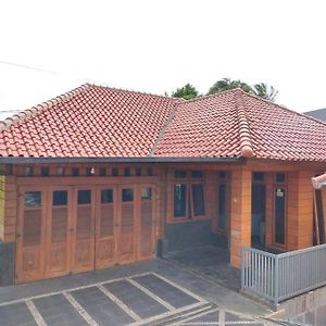 كونيغان Rumah Kayu Syariah Exterior photo
