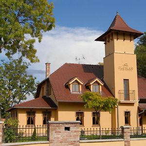 فندق St. Florian Restaurant & Pension Vrakúň Exterior photo