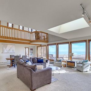 Menominee Lake Michigan Home With Private Beach And Deck! Exterior photo