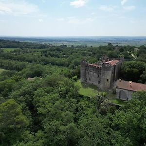 Appartement Spacieux Avec Deux Chambres Au Chateau فالانس Exterior photo