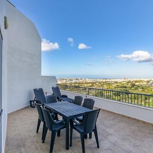 شقة Beautiful Pent With Terrace & Spectacular Views By 360 Estates لوكا Exterior photo