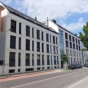 شقة Euphoria Zentral - Parkplatz - Kuche - Netflix وينر نويشتاد Exterior photo