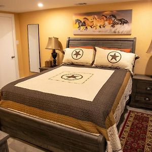 فيلا Stockyards Cowtown Outpost-Less Than 4 Minutes To Stockyards-Sleeps 8 فورت وورث Exterior photo