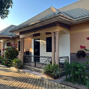 فندق Tropical Oasis Retreat Kisubi Exterior photo