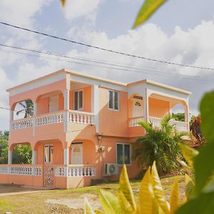 فندق Happy Nest Dominica Marigot Exterior photo