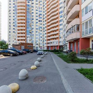 Large 2 Room Apartment With A Beautiful View 2 Min Metro Chernigivska كييف Exterior photo