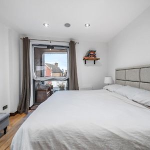 شقة 2-Bed Gem On Tooting High Street لندن Exterior photo