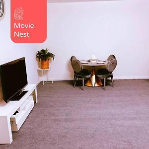 شقة Movie Nest - 2Br - Huge Backyard W Grill لا بوينتي Exterior photo