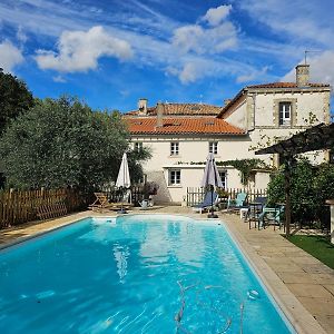 شقة La Maison De Leon Celles-sur-Belle Exterior photo