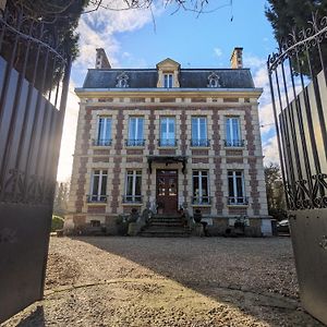 مبيت وإفطار Bézu-Saint-Éloi Le Domaine Des Pres Du Hom Exterior photo