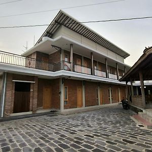 Nez'S Guesthouse Syariah ماجلانج Exterior photo