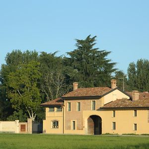 منزل الضيف لودي  في Agriturismo Cascina Pezzolo Exterior photo