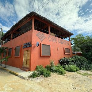 الشقق الفندقية بويرتو إسكونديدوفي  One Love Hostal Puerto Escondido Exterior photo