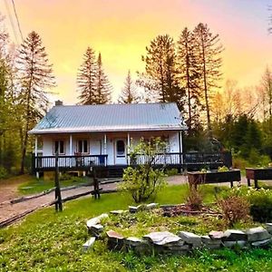 فيلا Chalet De L'Ours Bord Riviere - Lit King Size - Petit Dejeuner Bio - Table De Pool بلدية سان ألكسيس دي مونت Exterior photo