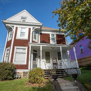 شقة Step Back In Time Charming Victorian With Modern Amenities Homestead Exterior photo