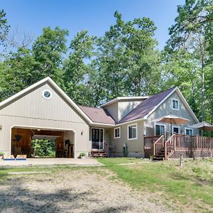 فيلا Roscommon Retreat With Deck About 1 Mile To Higgins Lake Exterior photo