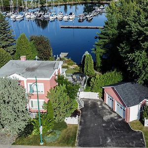 فيلا La Perle Rose Du Lac-St-Jean روبرفال Exterior photo