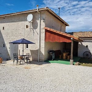 Maire-l'Evescault Le Verger Des Noyer Relaxing Getaway With Private Pool Exterior photo