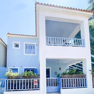 شقة سكالا إيريسو  في Blue Seaside House With Terrace Exterior photo