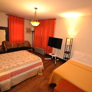 Ewr Airport Multilevel Guest House Room With 2-3 Beds نيوآرك Exterior photo