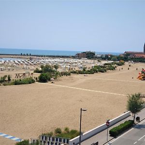 Hotel Delfino كاوْرلي Exterior photo