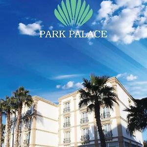 كيرينيا Park Palace Hotel Exterior photo