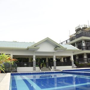 Palayan City منتجع فندق ومطعم فيلا إزميرالدا برايانز Exterior photo