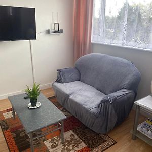 Friern Barnet Rom Gardens - Comfortable 2 Bedroom Apartment - Flat 2 Exterior photo