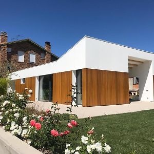 فيلا Entrenaفي Passivhaus Con Jardin En La Rioja Exterior photo