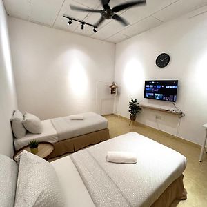 Kicauan Roomstay #2 Kuala Berang-Free Wifi & Netflix For 2 Pax Exterior photo