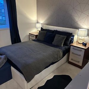 Cosy Double Bedroom In Newcastle Upon Tyne - Access To Shared Kitchen, Shared Lounge And Shared Conservatory Areas Inc Sky Tv And Netflix Exterior photo