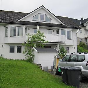 شقة Sentralt Beliggende Leilighet Ved Fjellheisen - ترومسو Exterior photo