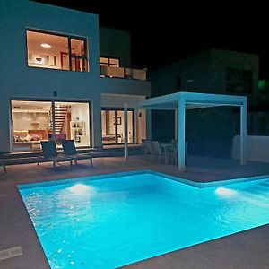 Modern Villa Frontline Golf الغورفا Exterior photo