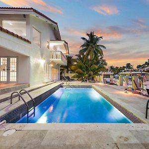 نورث ميامي بيتش Villa Sola - Waterfront Elegant W/ Lush Greenery And Charm Exterior photo
