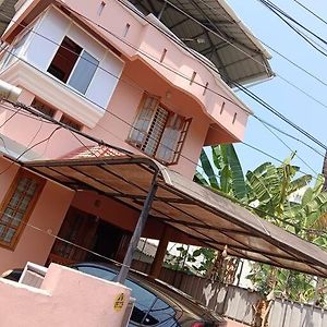 Sa Galaxy 2 Bhk Ac Fully Furnished House In Trivandrum تريفِندرم Exterior photo