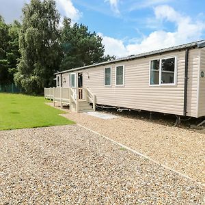 Belton with Browston 5 Berth 3 Bedroom Caravan Holiday Home In Fritton Exterior photo