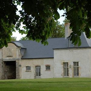Gesnes-le-Gandelin Chateau De Vaux Exterior photo