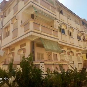 شقة Izbat Al Burj  في Alohid Llestthmar Alakara Bras Albr Exterior photo