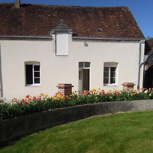 فيلا Gite Familial Avec Piscine Chauffee, Terrain Clos, Barbecue, Tennis Gratuit, Proche De Saint Calais - Fr-1-491-399 Azé Exterior photo