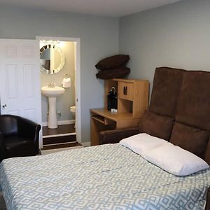 Cozy Room Near Downtown Hendersonville هيندرسونفيل Exterior photo