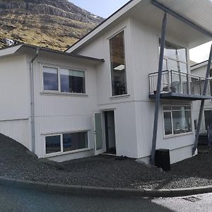 شقة Amazing Sea And Mountain View Klaksvík Exterior photo