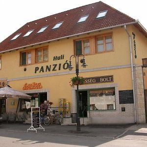 فندق توكايفي  Huli Panzio Exterior photo